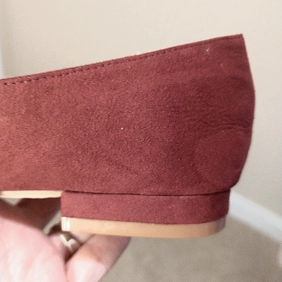 Jessica Carlyle Burgundy Suede Loafers with Decorative Gold Band - Picture 3 of 7